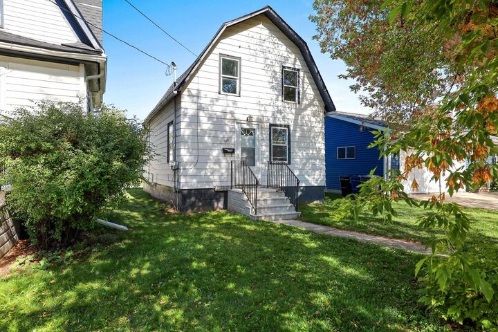 Property Photo:  533 E Allouez Avenue  WI 54301 