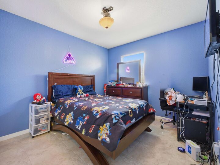 Property Photo: 113 SE 3rd Avenue FL 33435