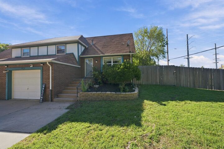 Property Photo:  1399 N Valleyview St  KS 67212 
