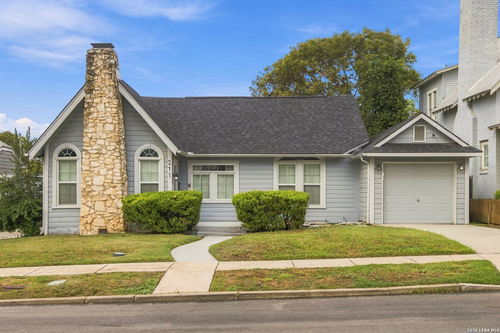 Property Photo:  211 W Norwood Ct  TX 78212 