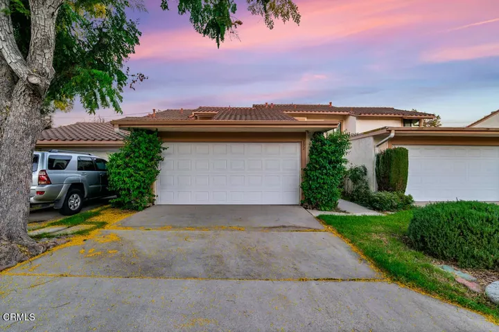 Property Photo:  292 San Vincente Circle  CA 91320 