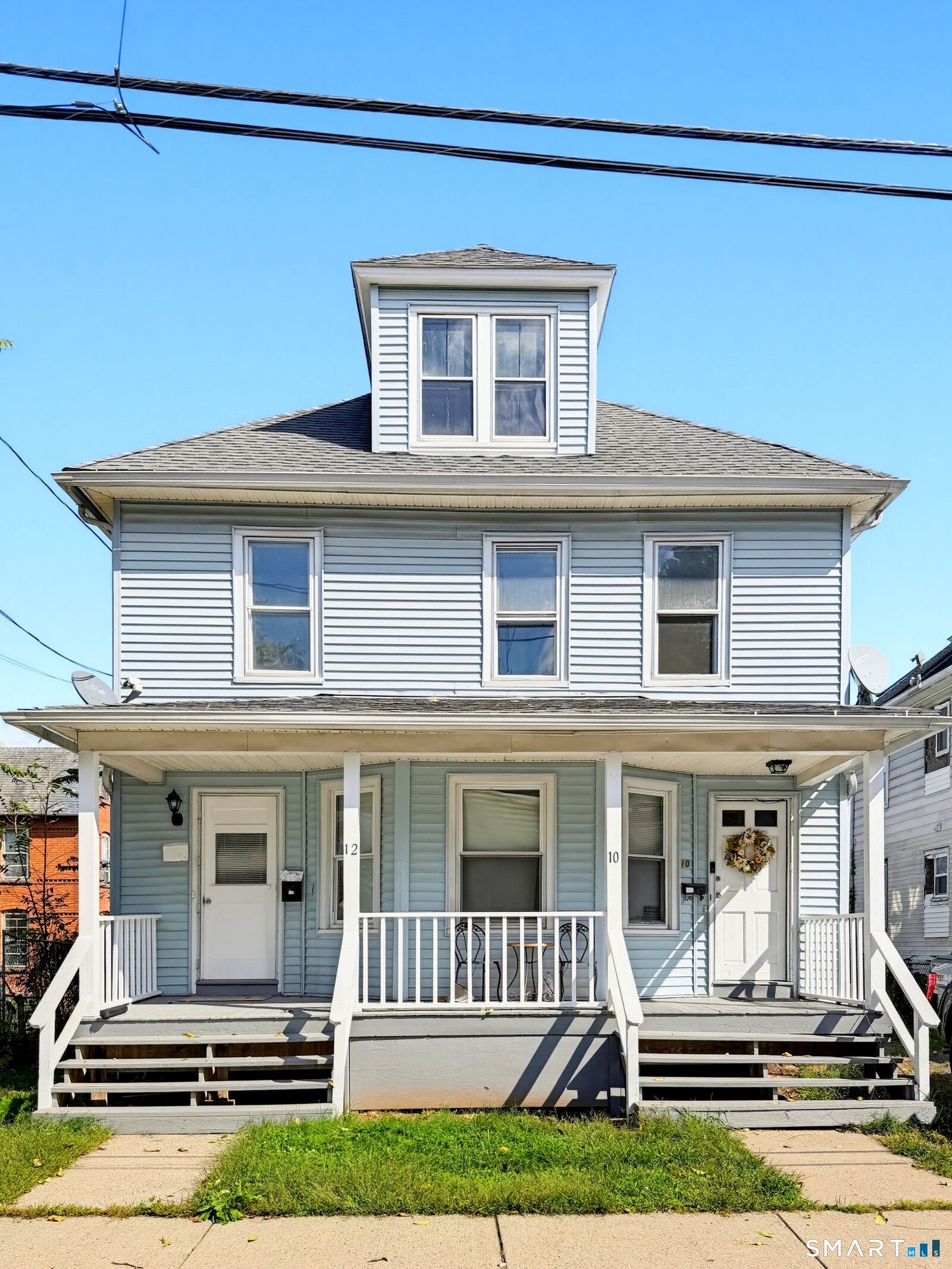 Property Photo: 10 Glover Place 12 CT 06457
