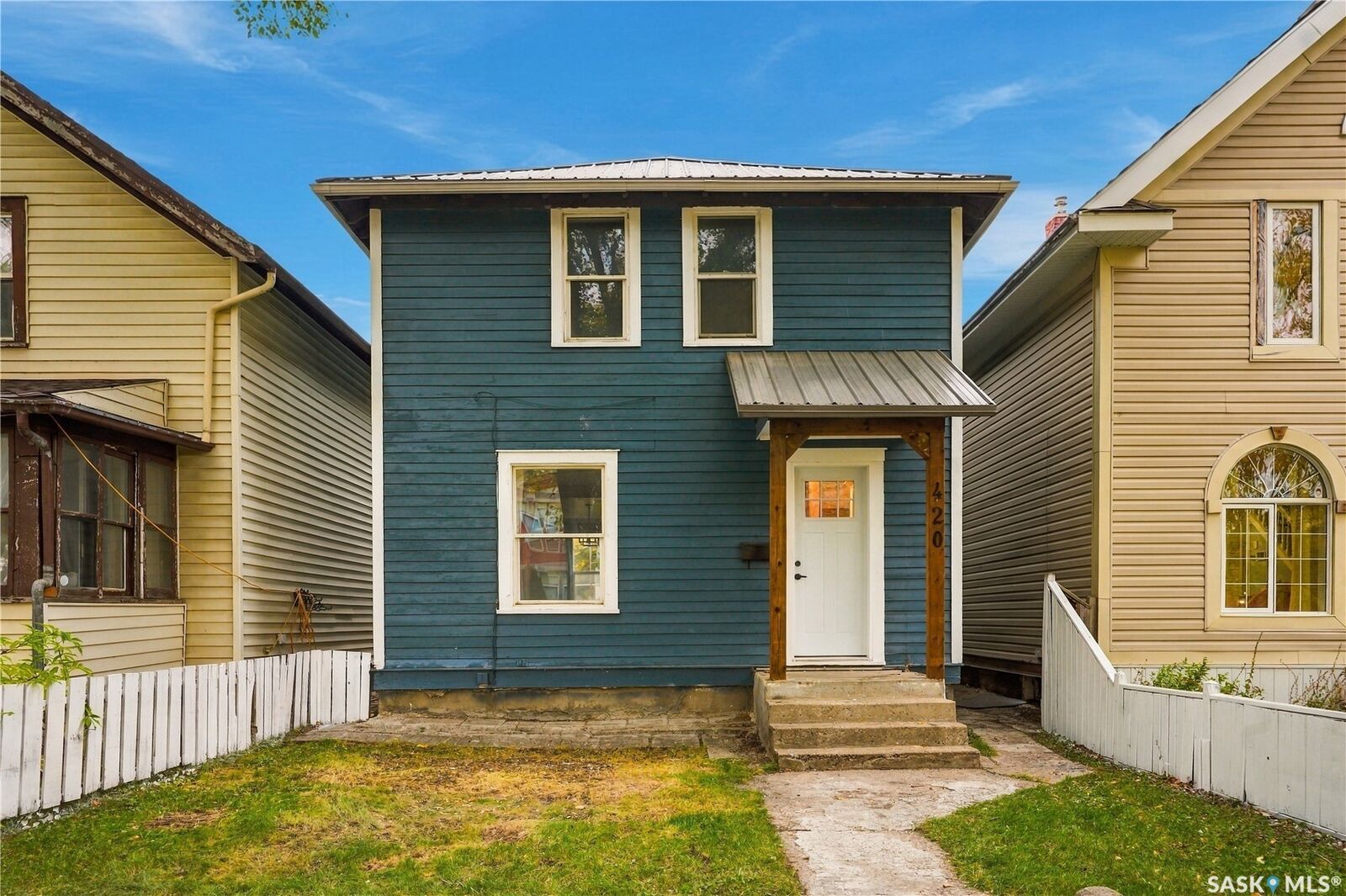Property Photo:  420 J Avenue N  SK S7L 2K3 