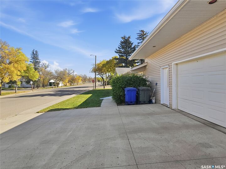 Property Photo:  909 King Street  SK S0L 2V0 