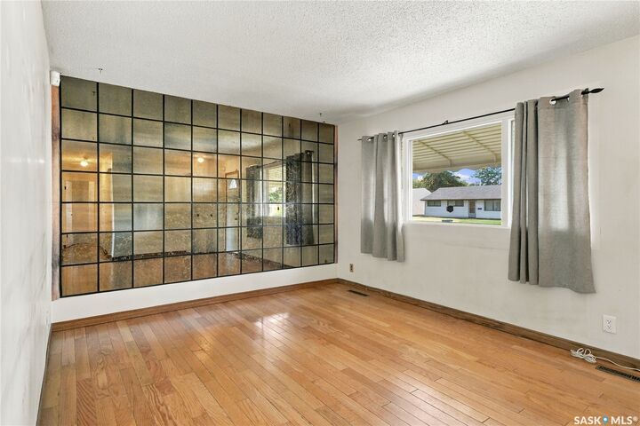 Property Photo:  226 U Avenue N  SK S7L 3C5 