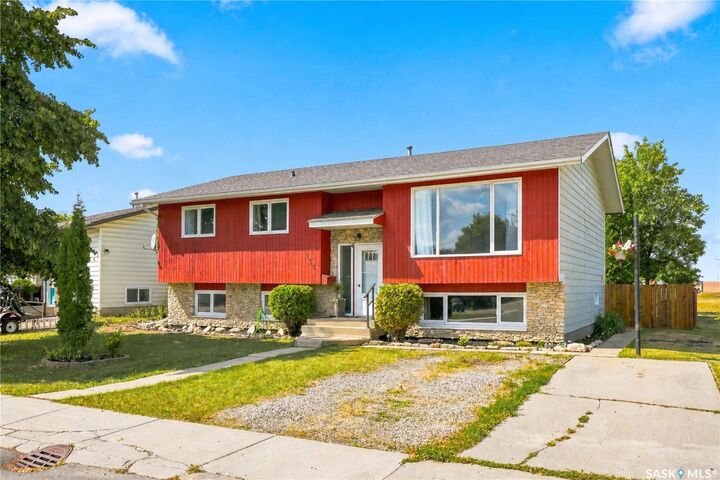 Property Photo:  154 Delayen Crescent  SK S7N 2V6 