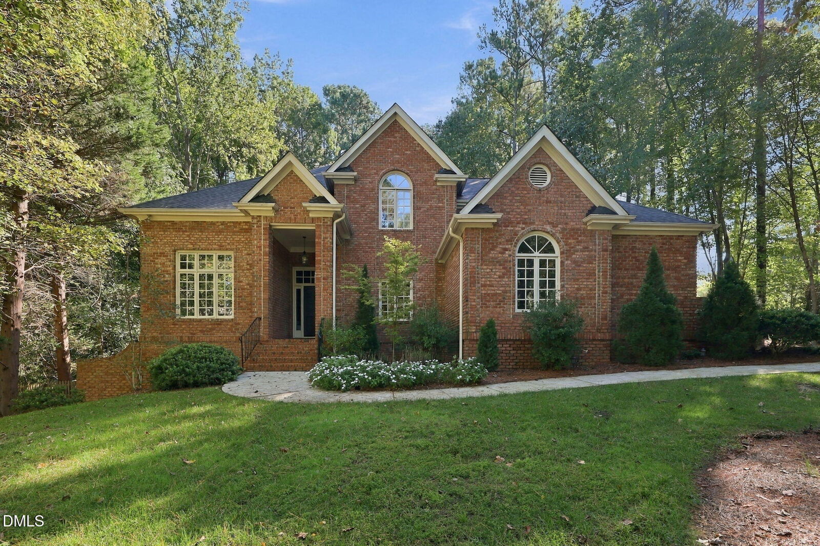 Property Photo: 102 Eyemouth Court NC 27513