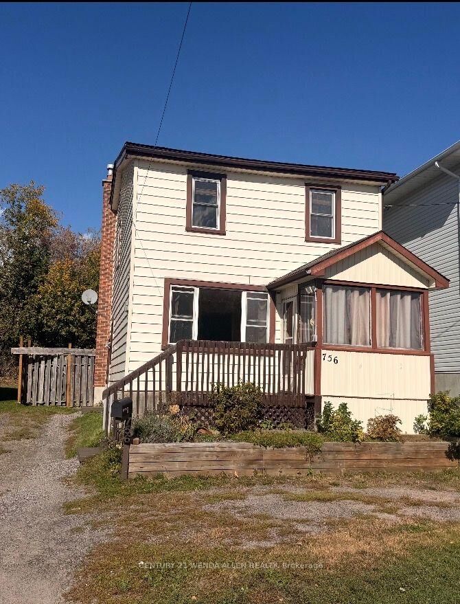 Property Photo:  756 Cedar Street  ON P1B 6P6 