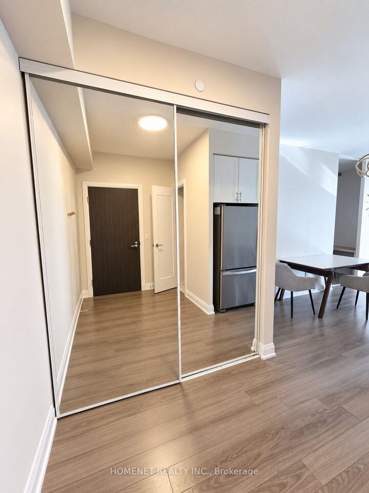 Property Photo:  18 Graydon Hall Drive 2501  ON M3A 0A4 