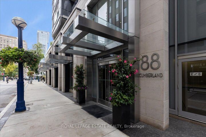 Property Photo:  88 Cumberland Street 1201  ON M5R 0C8 
