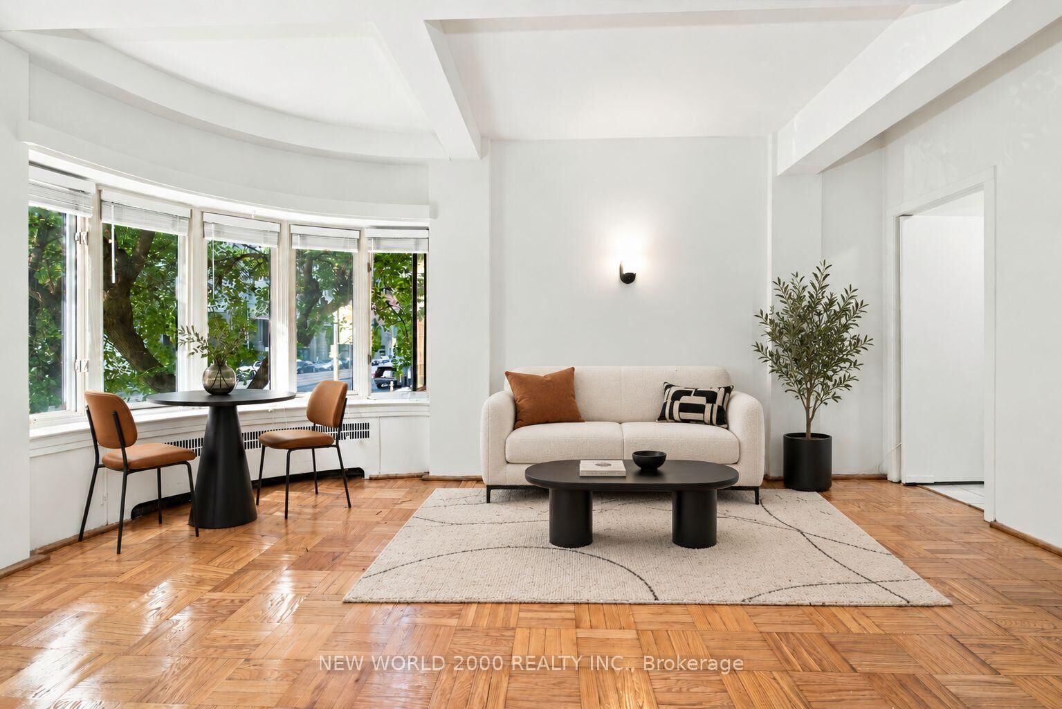 Property Photo:  110 St Clair Avenue W 102  ON M4V 1N4 