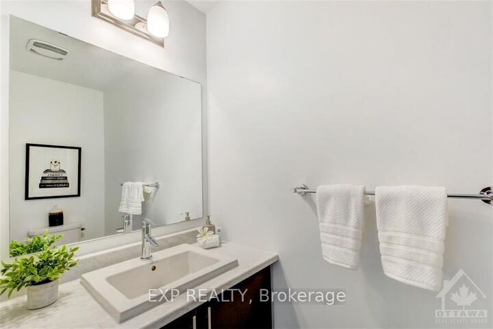 Property Photo:  27 Brixton Way  ON K2S 2P1 