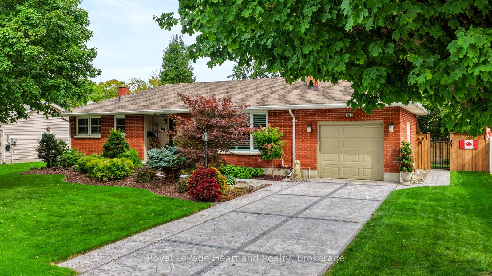 Property Photo:  257 Eldon Street  ON N7A 3R9 