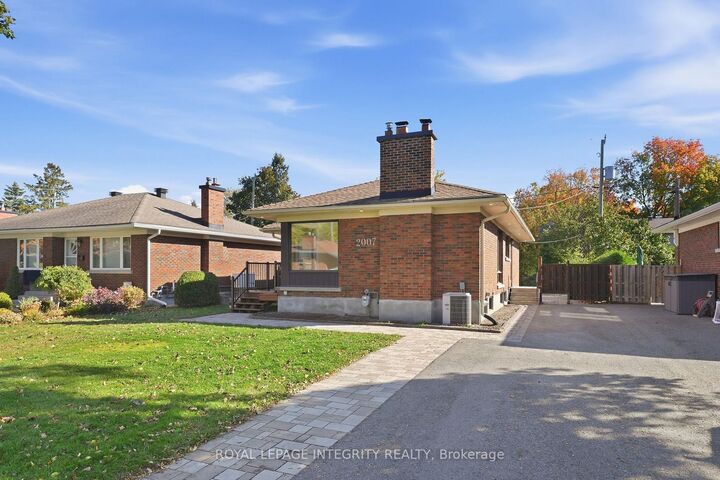 Property Photo:  2007 Dorval Avenue  ON K1G 2N6 