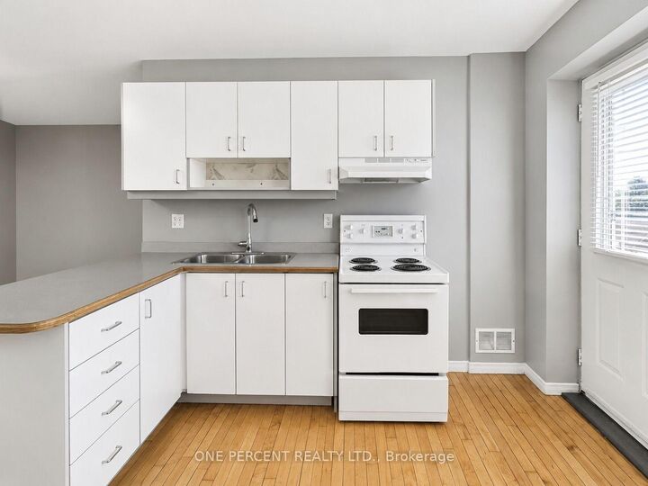 Property Photo:  548 Concession Avenue SE 2  ON L8V 1A9 