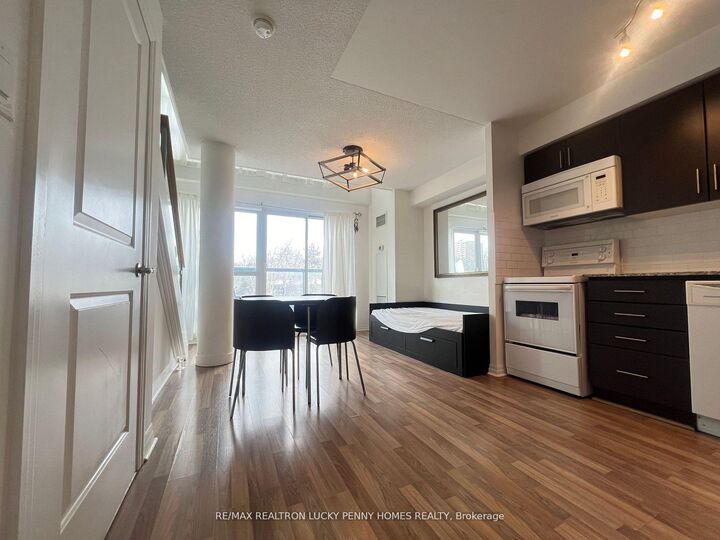 Property Photo:  2035 Sheppard Avenue E 109  ON M2J 1W6 