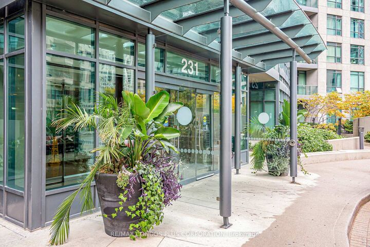 Property Photo:  231 Fort York Boulevard 1609  ON M5V 1B2 