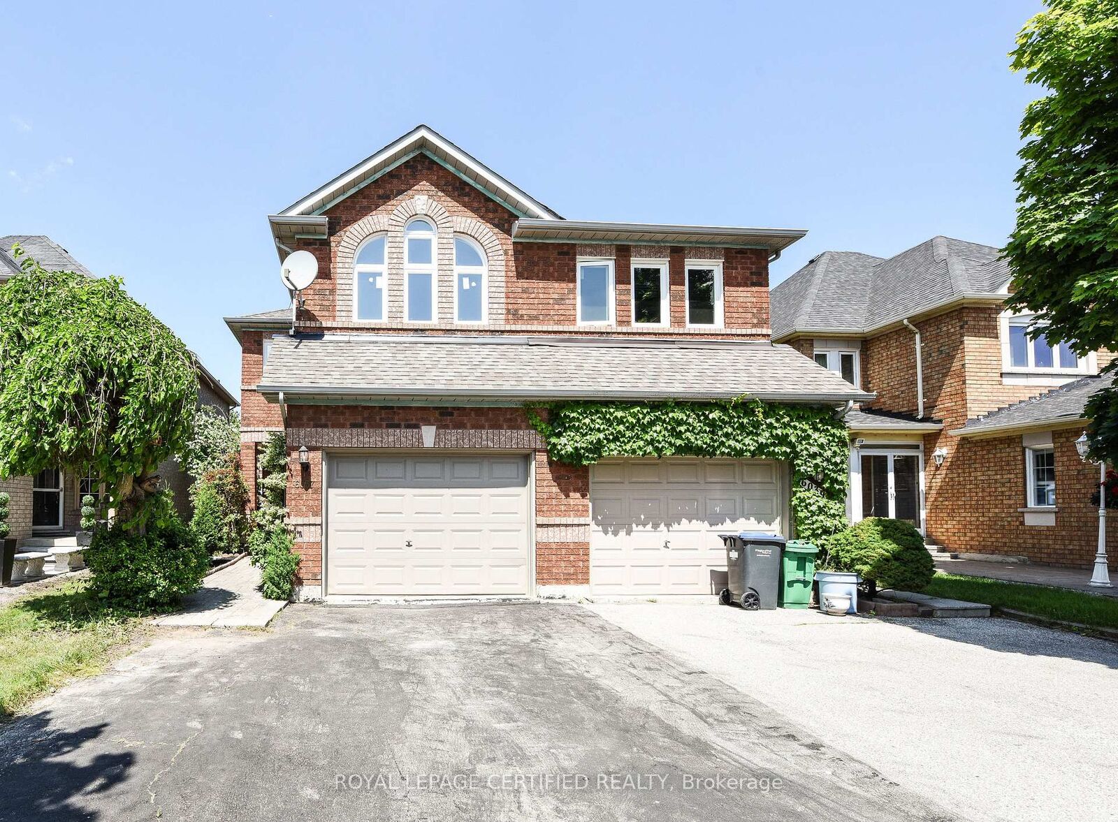 Property Photo: 6037 Clover Ridge Crescent ON L5N 7B4