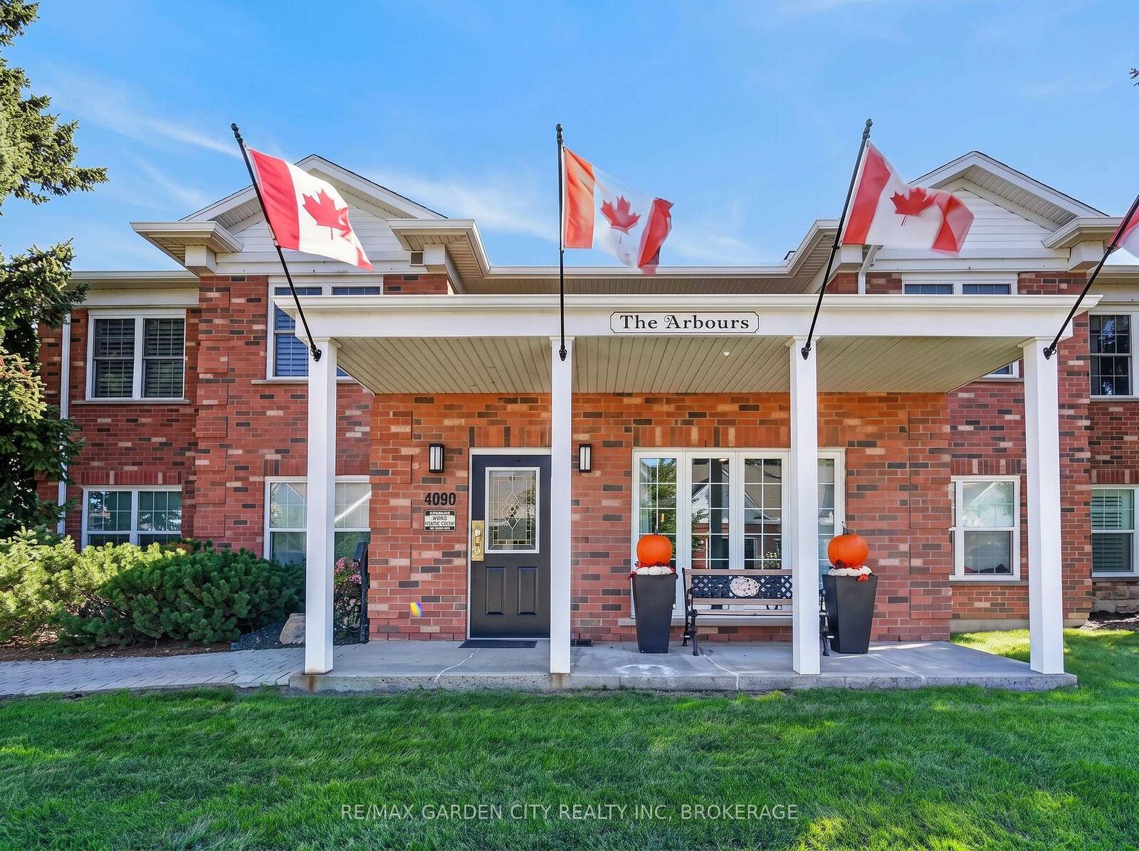 Property Photo:  4090 John Charles Boulevard 107  ON L0R 2C0 