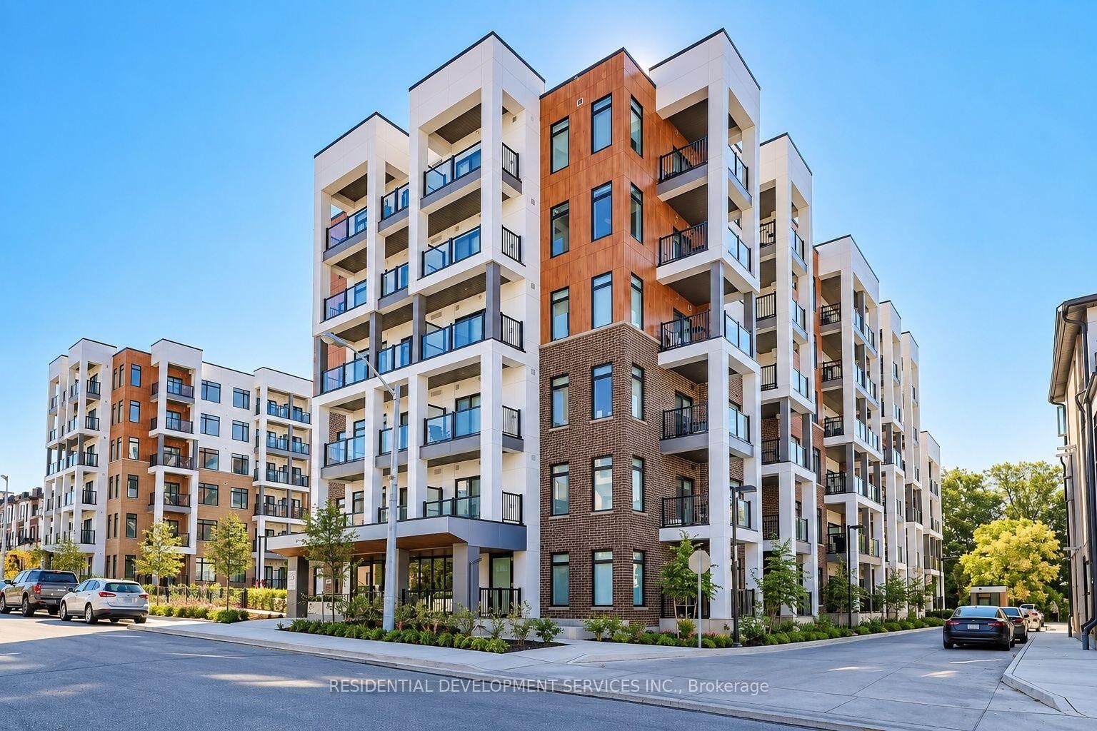 Property Photo:  135 Canon Jackson Drive 608  ON M6M 0C3 