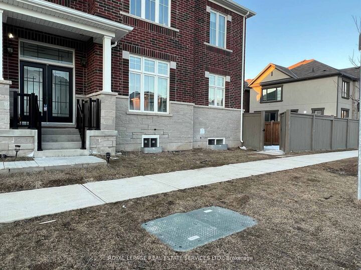 Property Photo:  506 Kennedy Circle W  ON L9E 1R1 