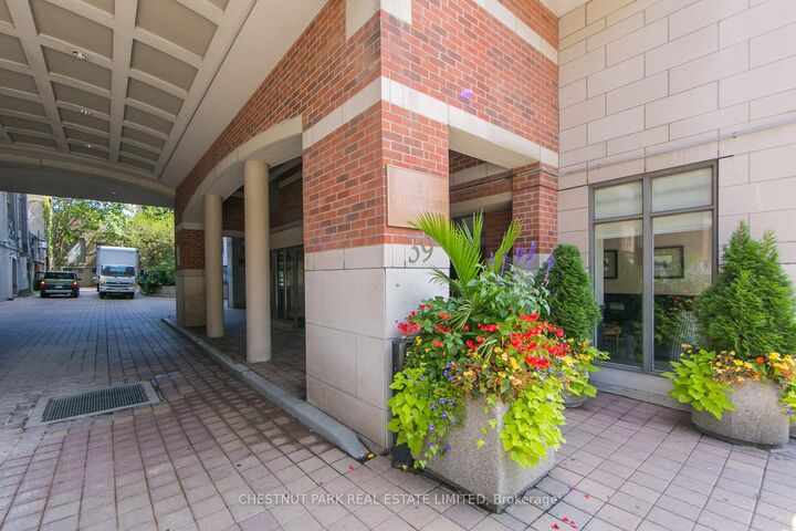 Property Photo:  39 Jarvis St Street 307  ON M5E 1Z5 