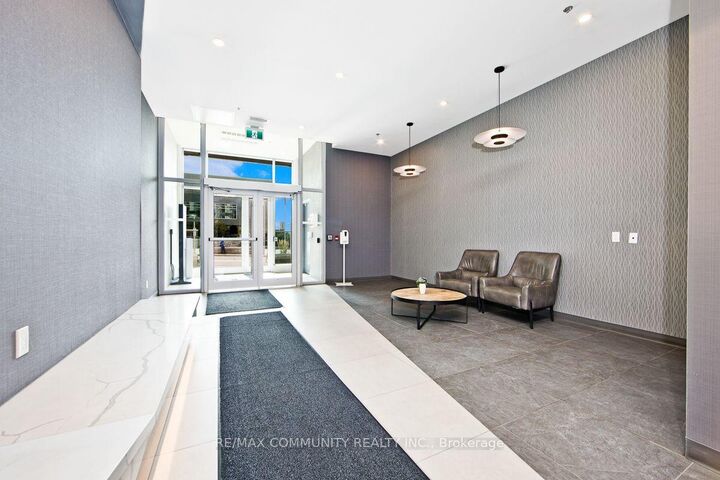 Property Photo:  60 Frederick Street 3702  ON N2H 0C7 