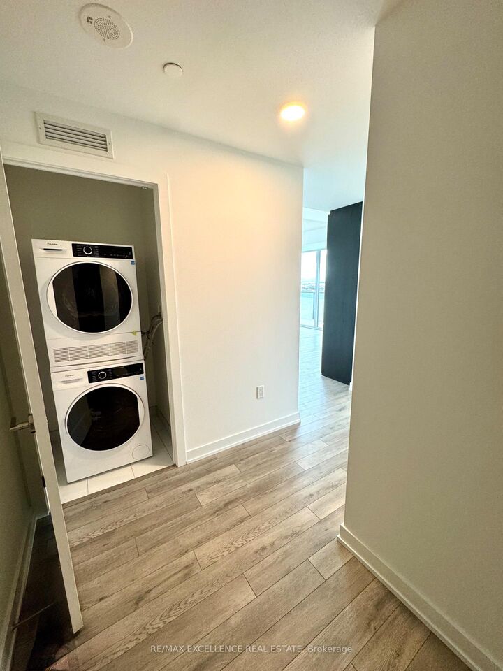 Property Photo:  15 Skyridge Drive 419  ON L6P 4S3 