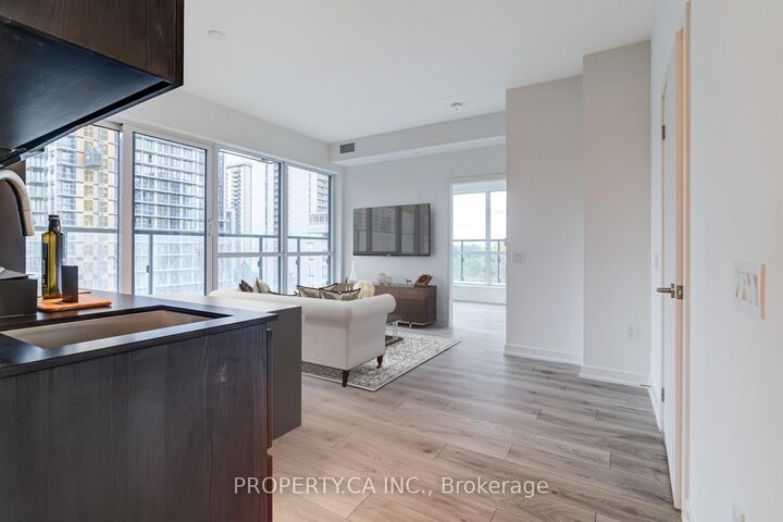 Property Photo:  120 Broadway Avenue 714N  ON M4P 1V7 