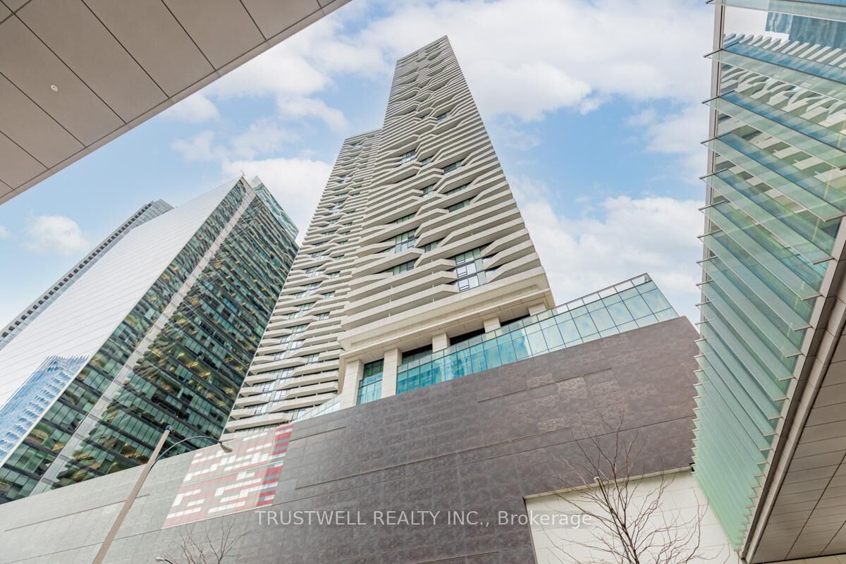 Property Photo:  88 Harbour Street 3404  ON M5J 0C3 