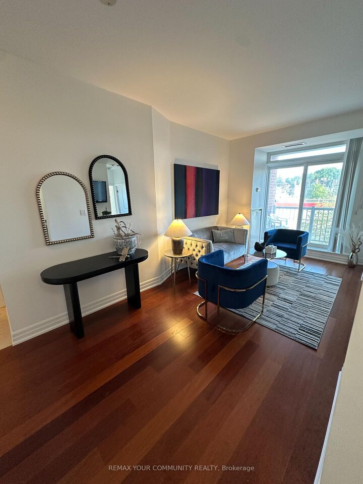 Property Photo:  15450 Yonge Street 205  ON L4G 0K1 