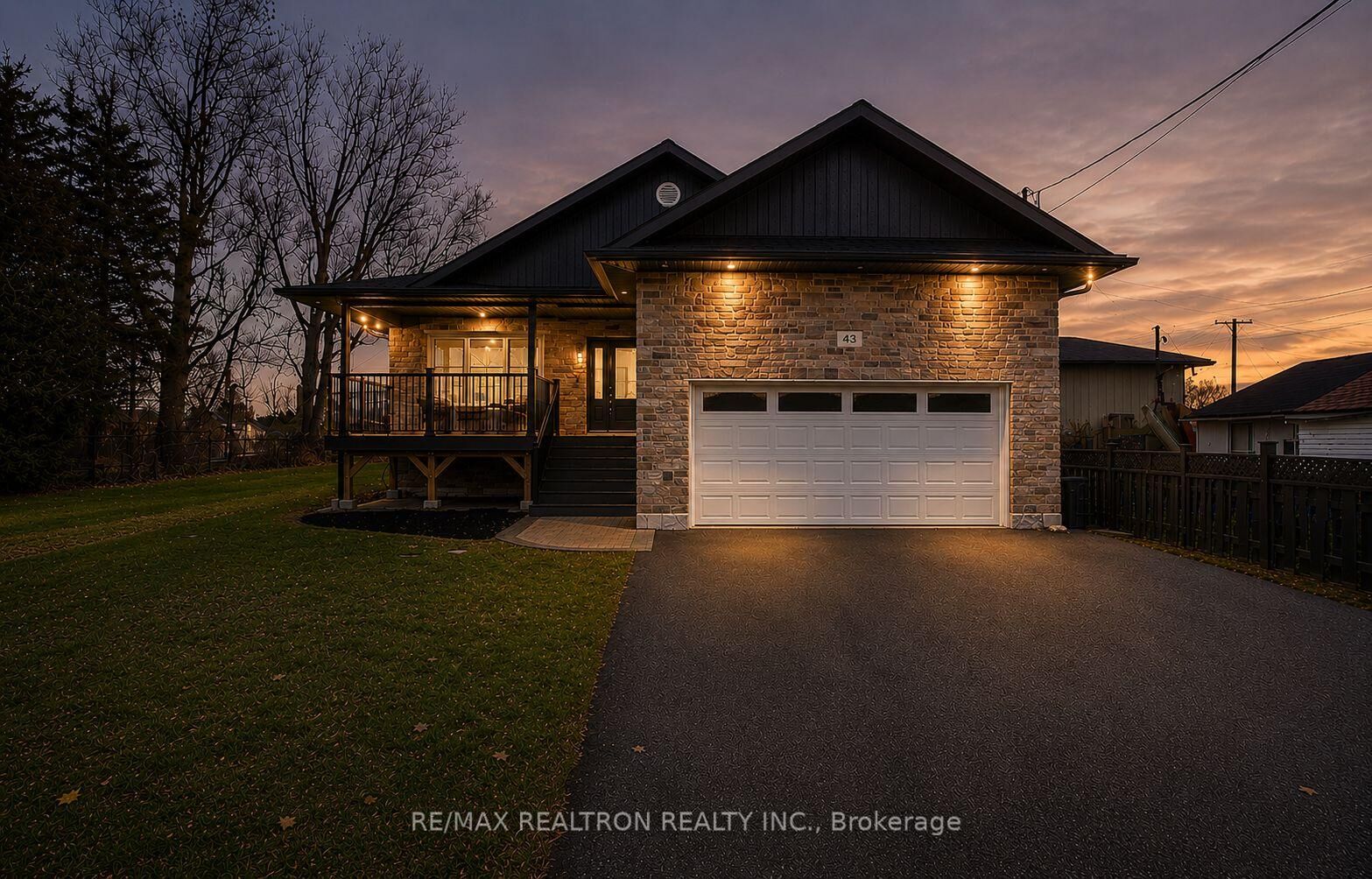 Property Photo:  43 King Street  ON K0L 2V0 