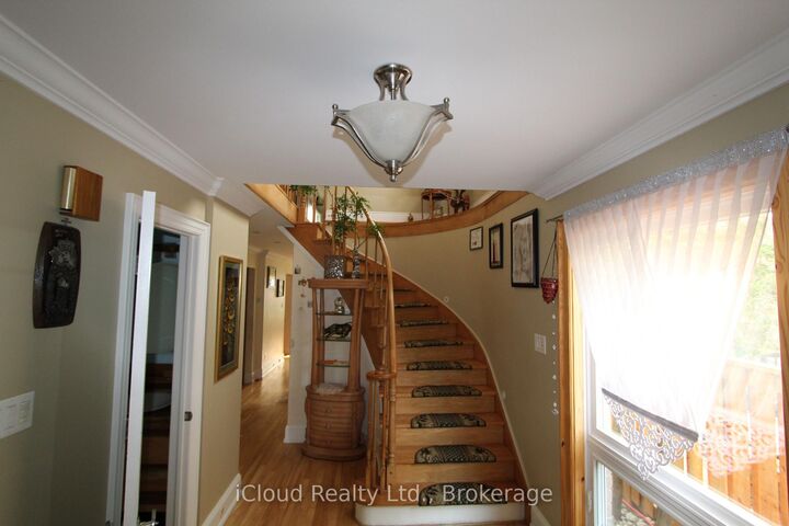 Property Photo:  623 Hartfordshire Lane  ON L5B 2W9 