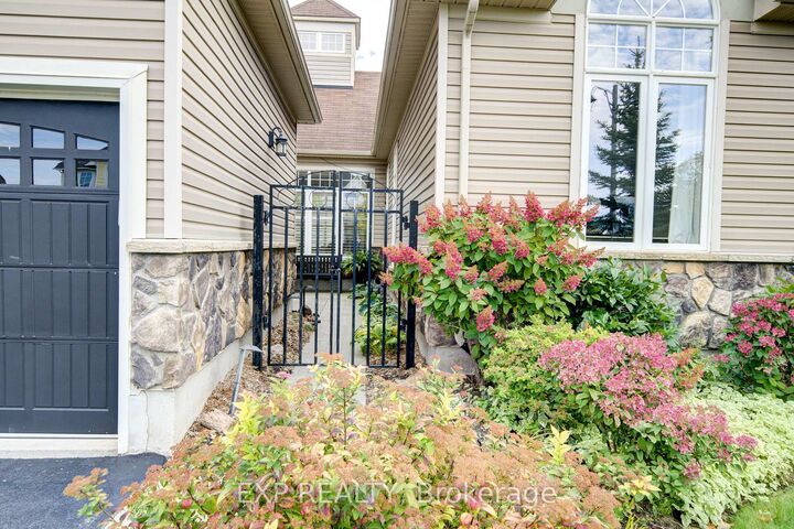 Property Photo:  1 Silver Crescent  ON L9Y 0G1 