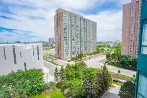 Property Photo: 135 Hillcrest Avenue 916 ON L5B 4B1