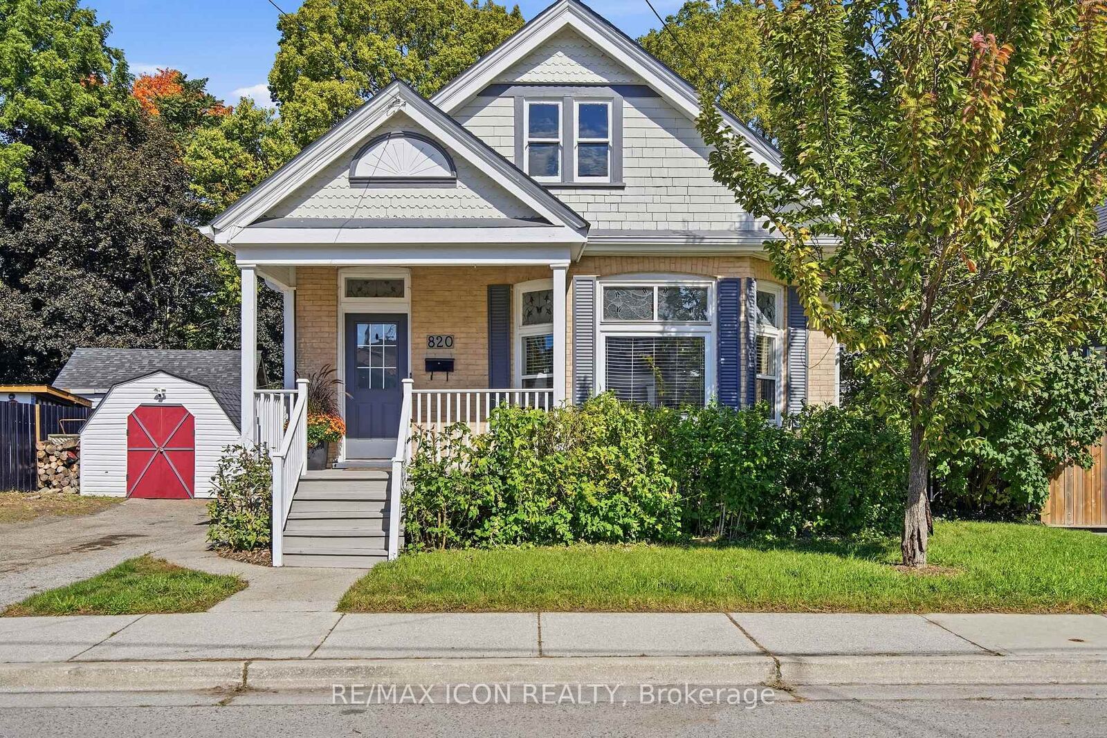 Property Photo:  820 Stedwell Street  ON N5Z 1L8 