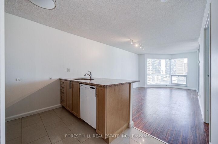 Property Photo:  10 Yonge Street 1810  ON M5E 1R4 