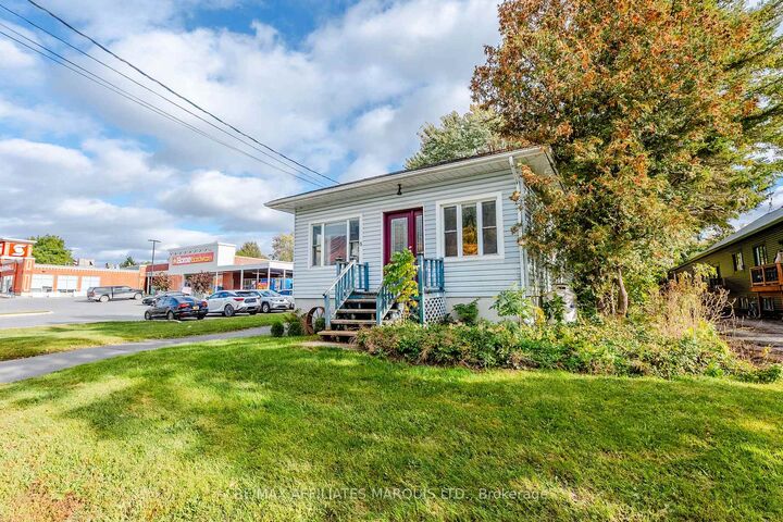 Property Photo:  8 Mechanic Street W  ON K0C 1T0 