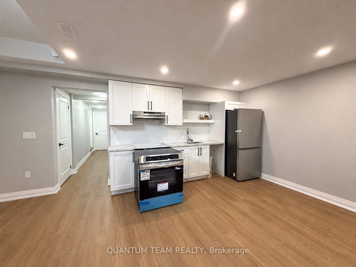 Property Photo: 6196 Curlin Crescent 2 ON L2H 0B8