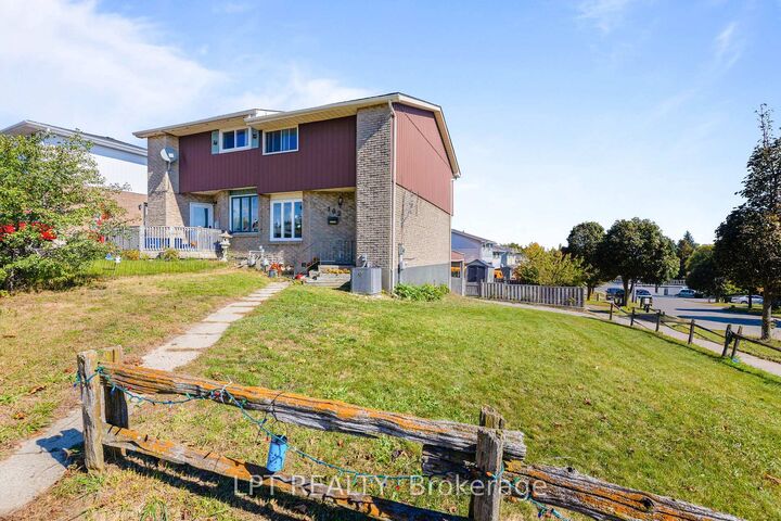 Property Photo:  102 The Country Way  ON N2E 2K8 