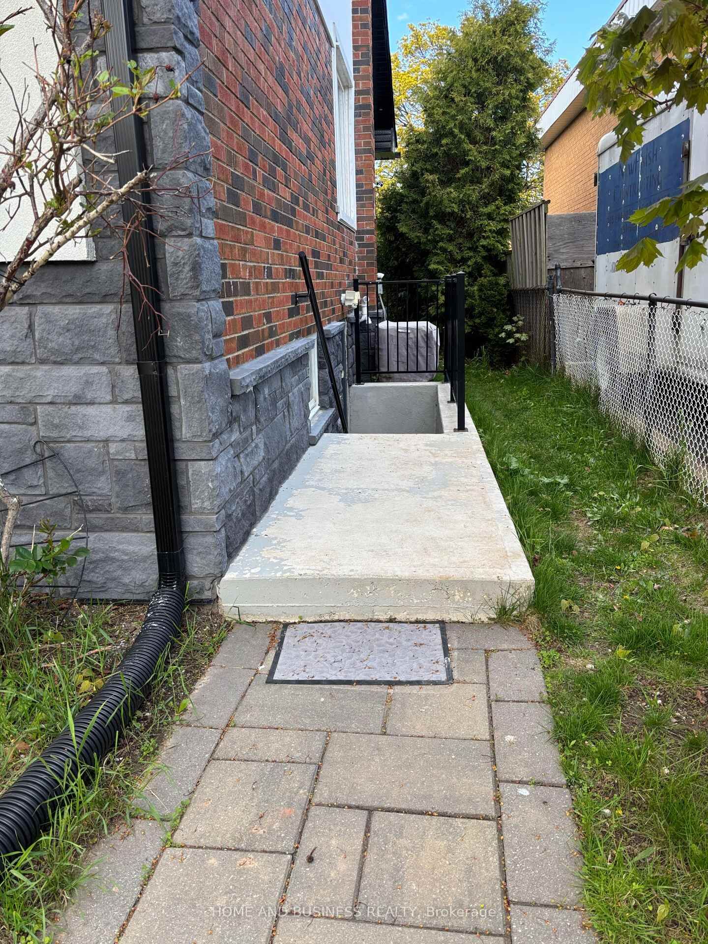 Property Photo: 5651 Turney Drive Bsmt ON L5M 1A1