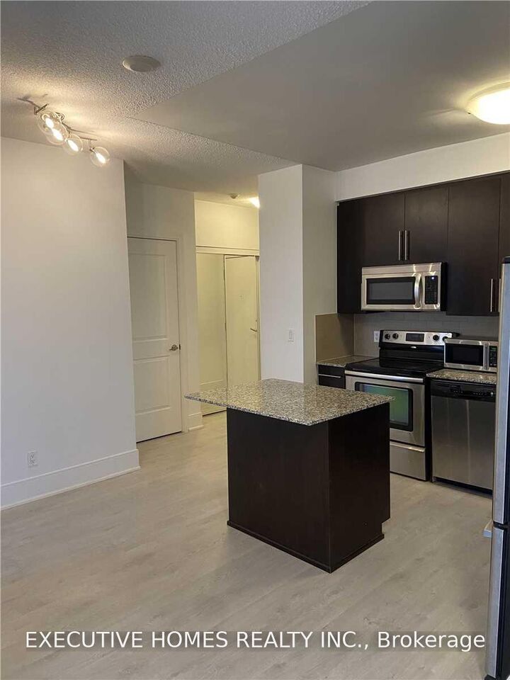 Property Photo:  330 Burnhamthorpe Road 2707  ON L5B 3Y5 