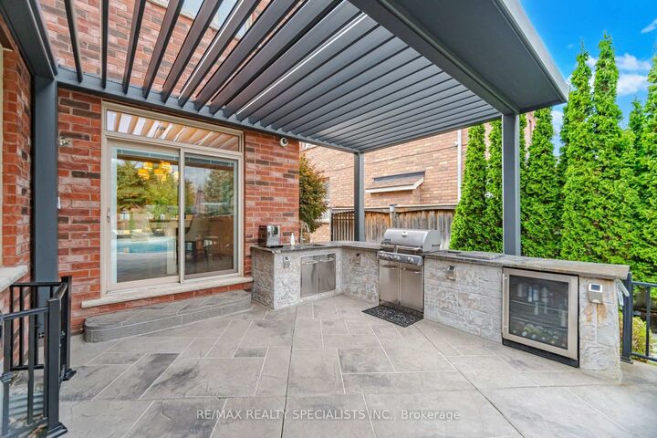 Property Photo: 6 McCandless Court ON L7C 3R7