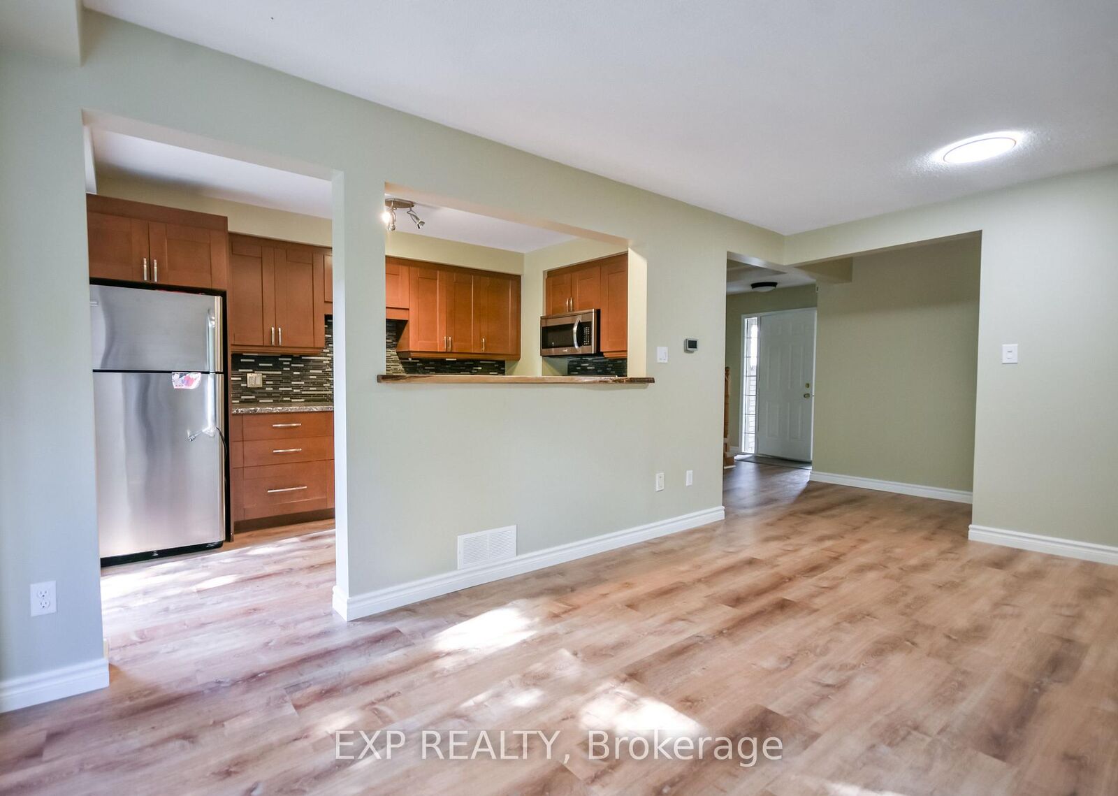 Property Photo:  492 Laclie Street 14  ON L3V 7V2 
