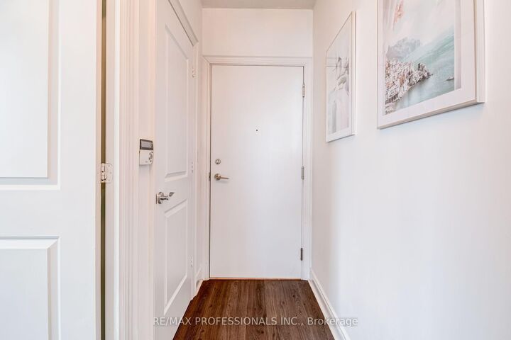 Property Photo:  16 Brookers Lane 3701  ON M8V 0A5 