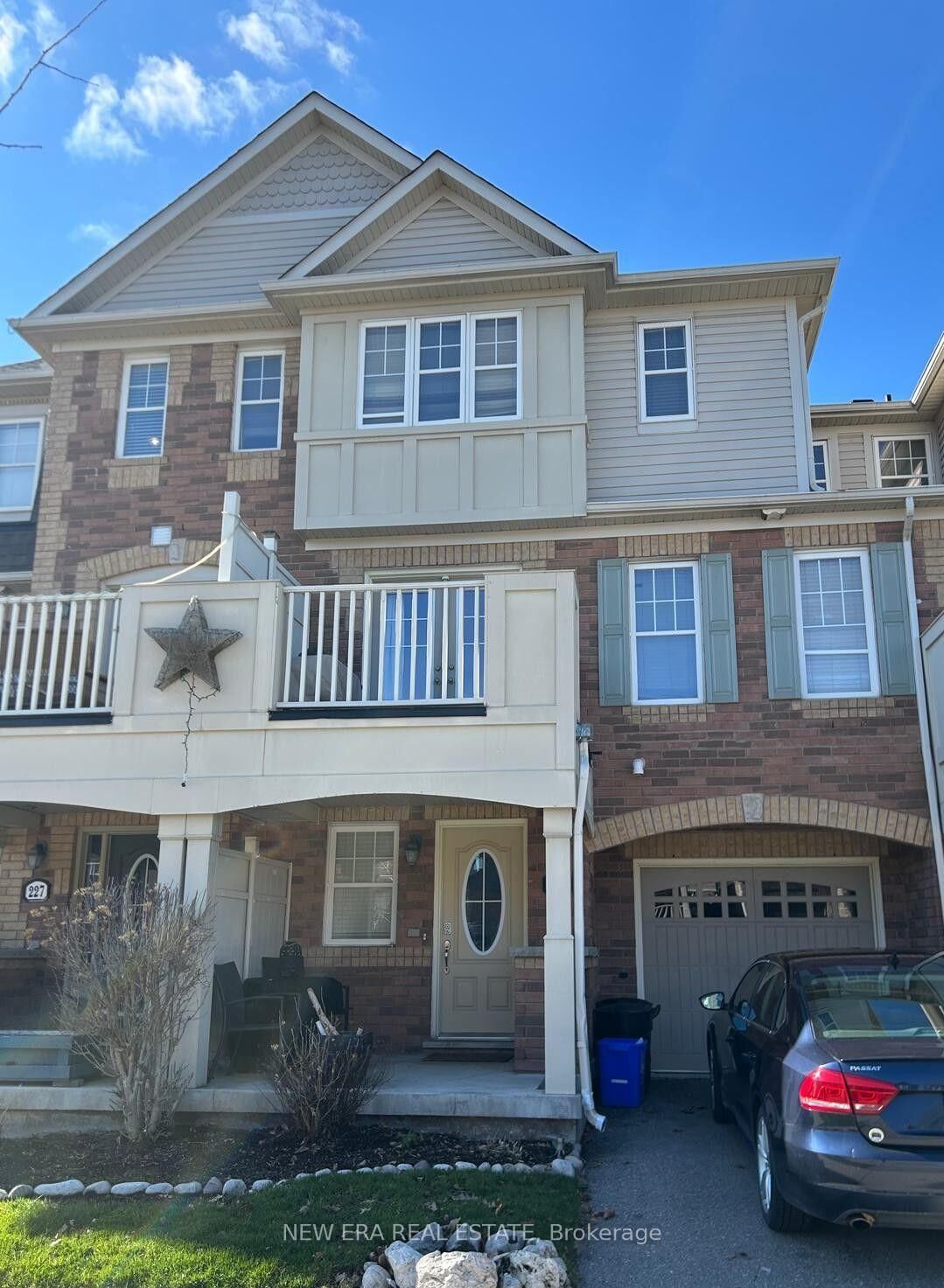 Property Photo:  225 Schreyer Crescent  ON L9T 7B6 