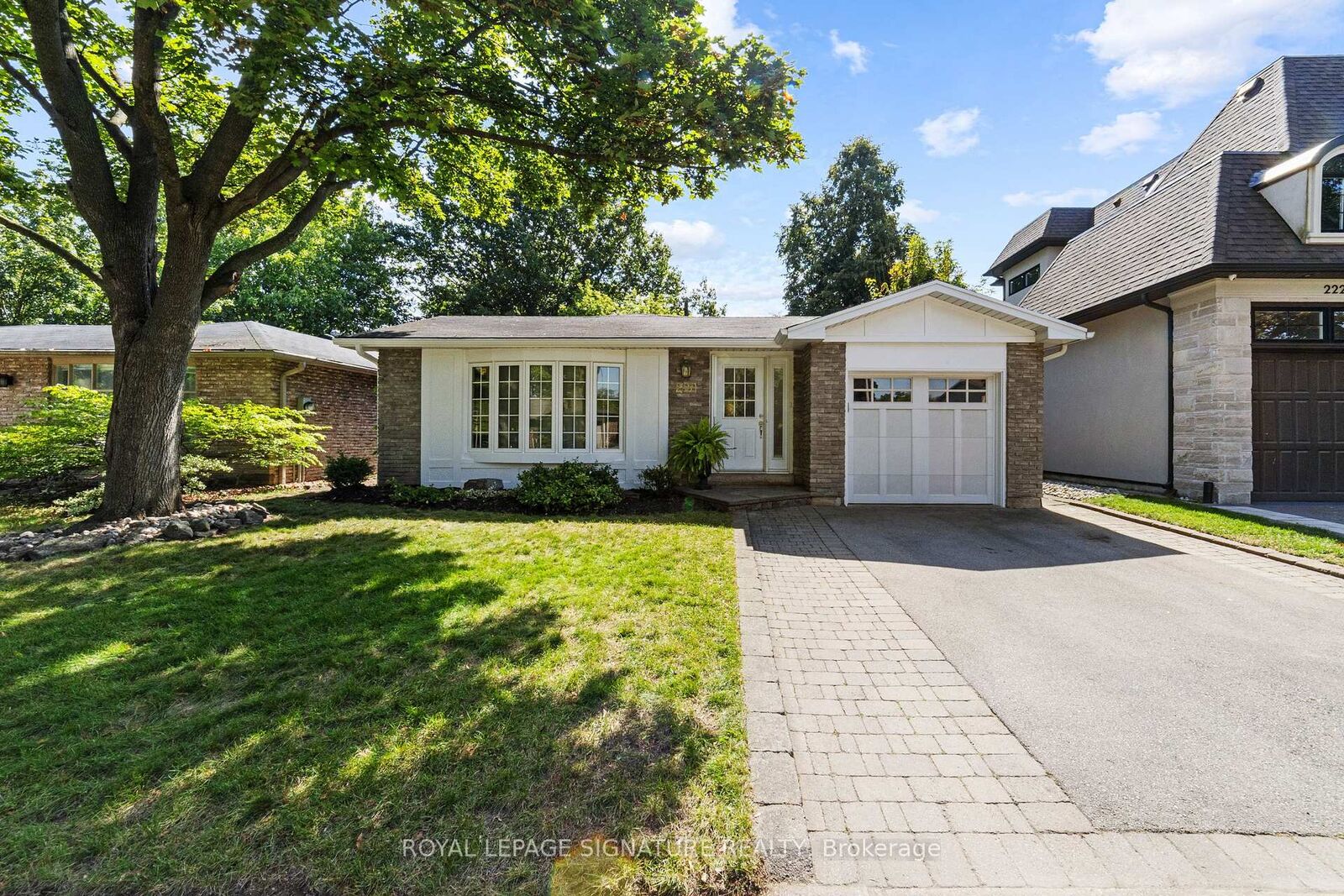 Property Photo:  220 Chebucto Drive  ON L6J 5P9 