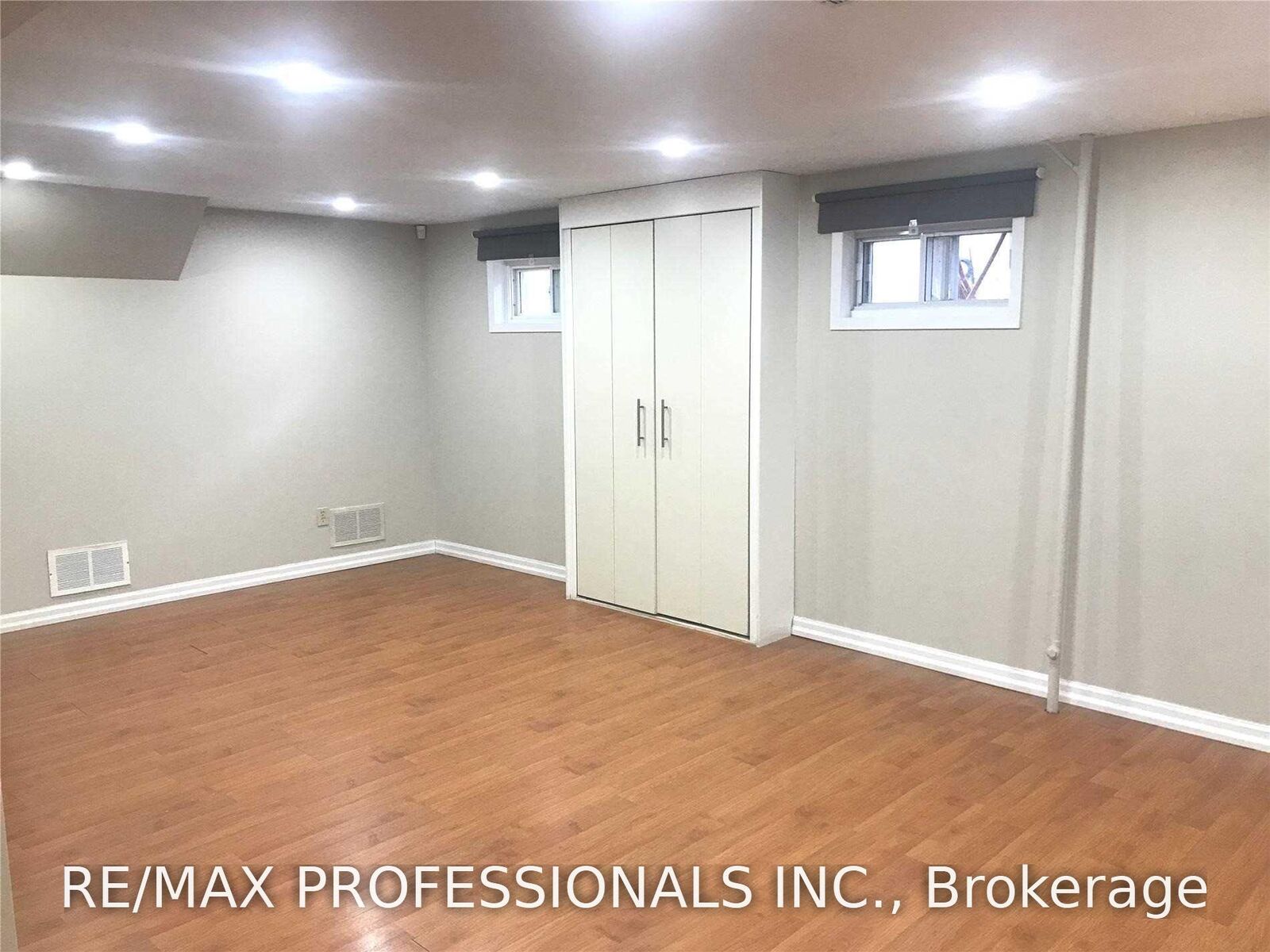Property Photo:  1582 Otterby Road Bsmt  ON L4X 1W7 