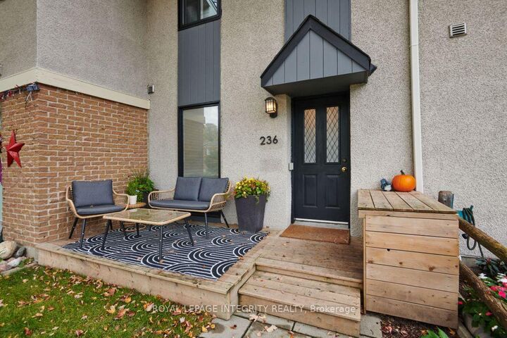 Property Photo:  236 Monterey Drive  ON K2H 7B2 