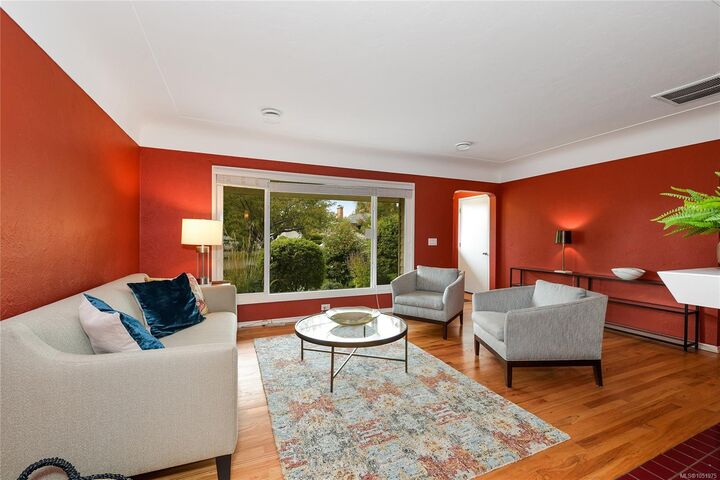 Property Photo:  3213 Aldridge St  BC V8P 4L7 